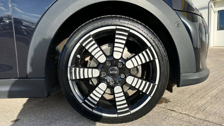 MINI Hatchback 1.5 Cooper Exclusive 3dr Auto Petrol Hatchback